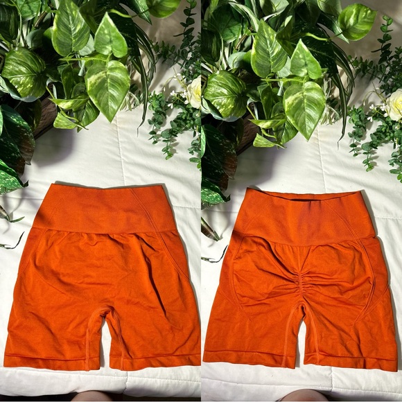 Booty scrunch shorts - Picture 1 of 1